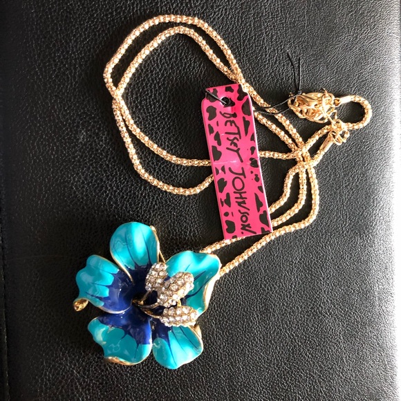 Beautiful Flower necklace/ broach NWT - Picture 2 of 4
